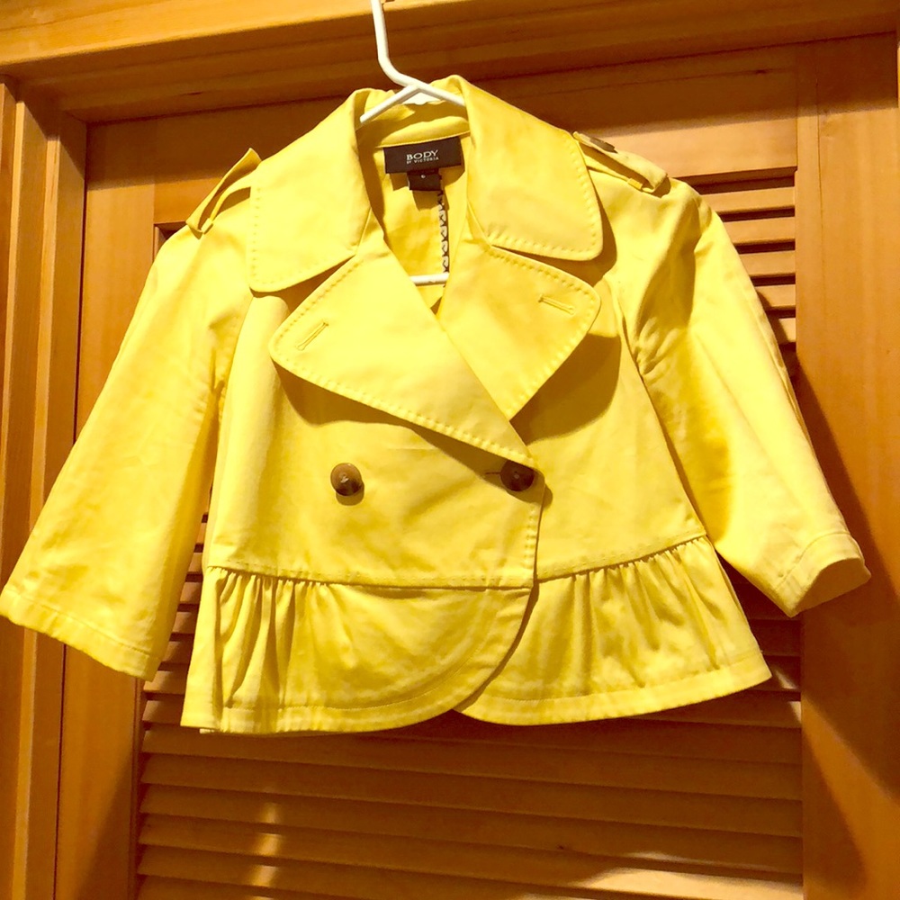 Cropped blazer w amazing  detail work!
